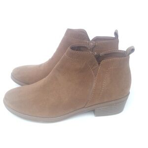 Time  & Tru Boots Sz 8.5 Womens Brown Ankle-high Memory Foam Zip Sides Excellent